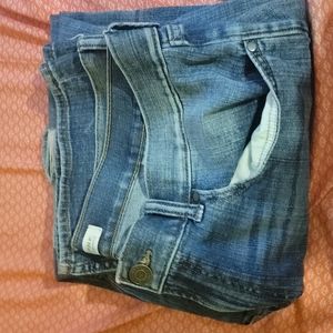 Blue Jeans from banana Republic, never worn, size 32, premium denim